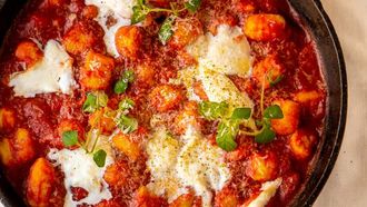 Gnocchi met tomatensaus, aubergine en mozzarella