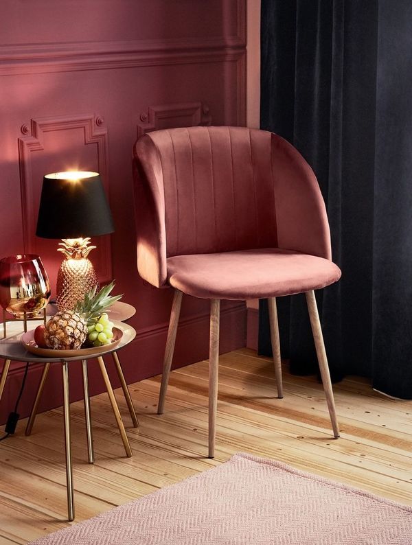 onvoorwaardelijk prachtig antwoord Fluwelen roze stoel kopen? Lidl verkoopt het nu voor nog geen €50