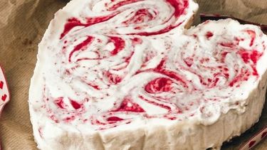 recept witte chocolademousse taart met frambozen en aardbeien