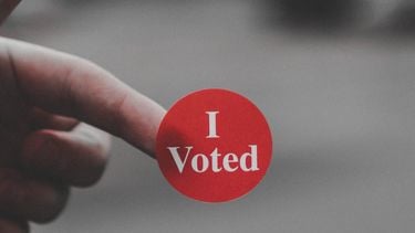 stikker met i voted (deze Instagram-accounts helpen je bij het stemmen voor de verkiezingen)