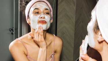 Eindelijk de vraag: 'Moet ik mijn gezicht wassen na een het gebruik van een maskertje?'
